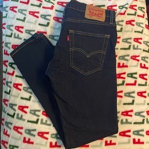NWOT Dark wash skinny Levis